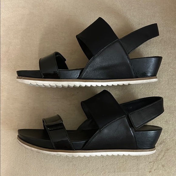 Elegant Vaneli Black Adjustable Sandals with white & gold heels, size 7 - Picture 4 of 6